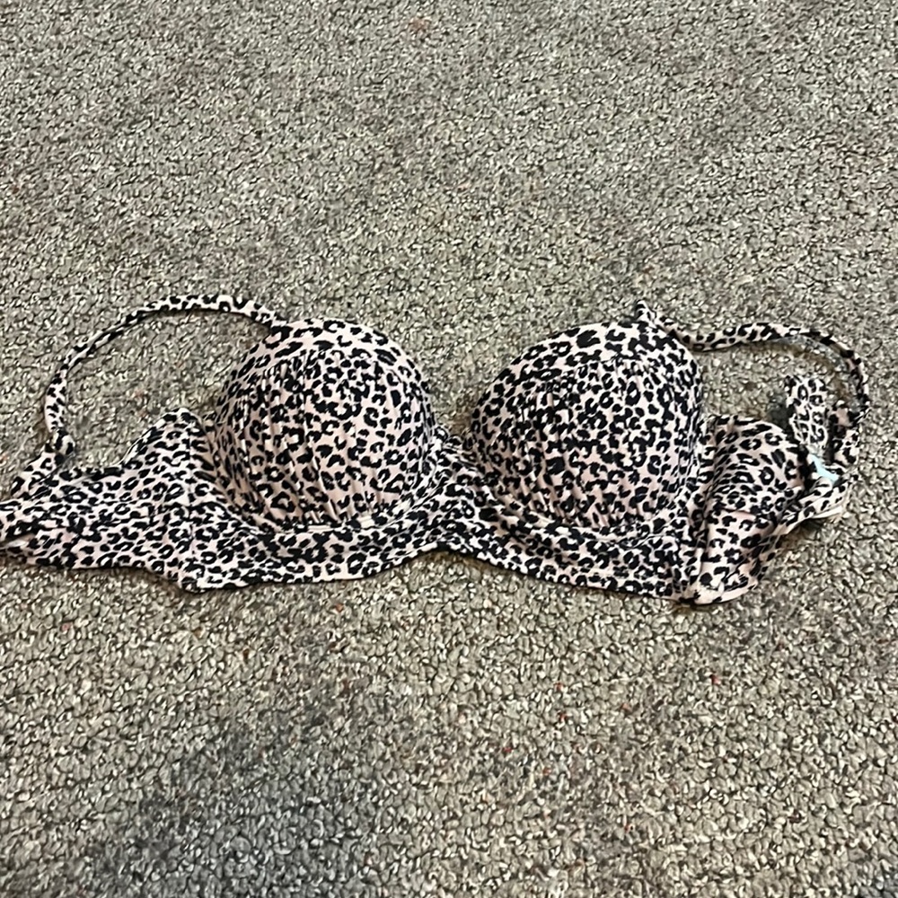 Leopard print push up swim top.